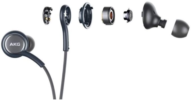 Auricolari per Samsung Galaxy S8 e S8 Plus, nere AKG [EO-IG955]