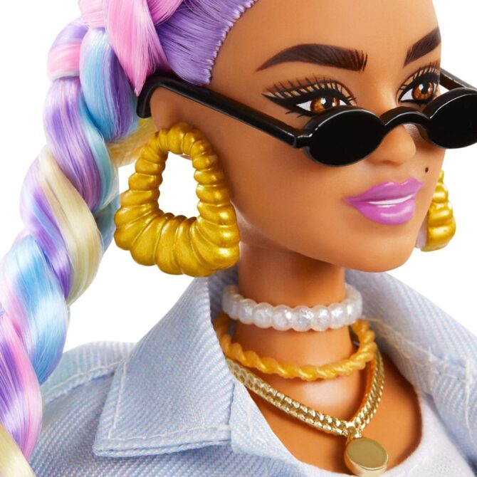 Barbie Extra Bambola con Giubbotto di Jeans, Cagnolino, Trecce Arcobaleno e Tanti Accessori