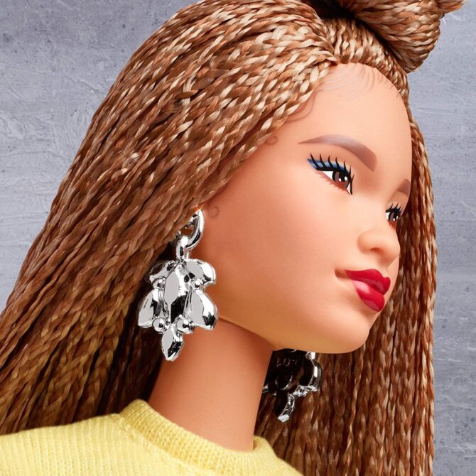 Barbie BMR1959 Bambola Snodata con Chignon e Look Sportivo